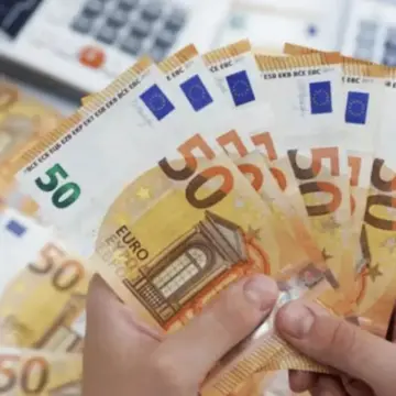 مُلاك ليفربول يحددون موقفهم من استمرار سلوت